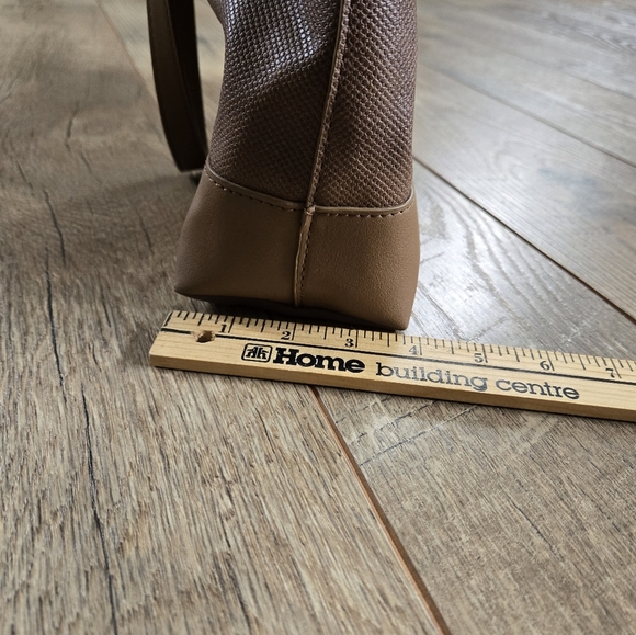 Bentley Leathers Inc. Mia & Luca Elegant Tan Women's Leather Bag - Picture 8 of 12